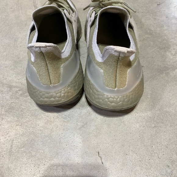 Adidas Men’s Ultraboost Tennis Shoes Sz 8.5. main image 5